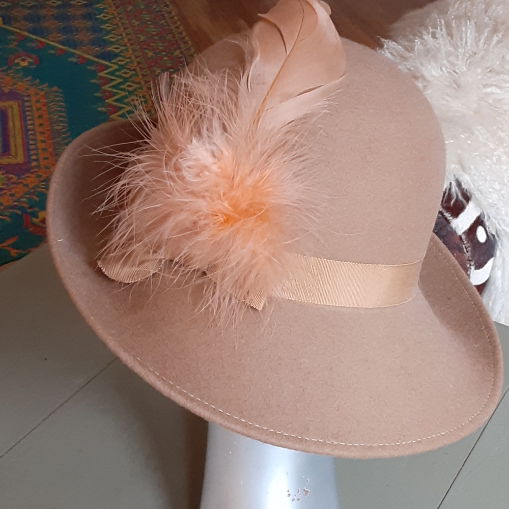 Wool hat vintage peach and tan
